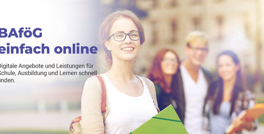 Studenten stehe vor einer Schule.